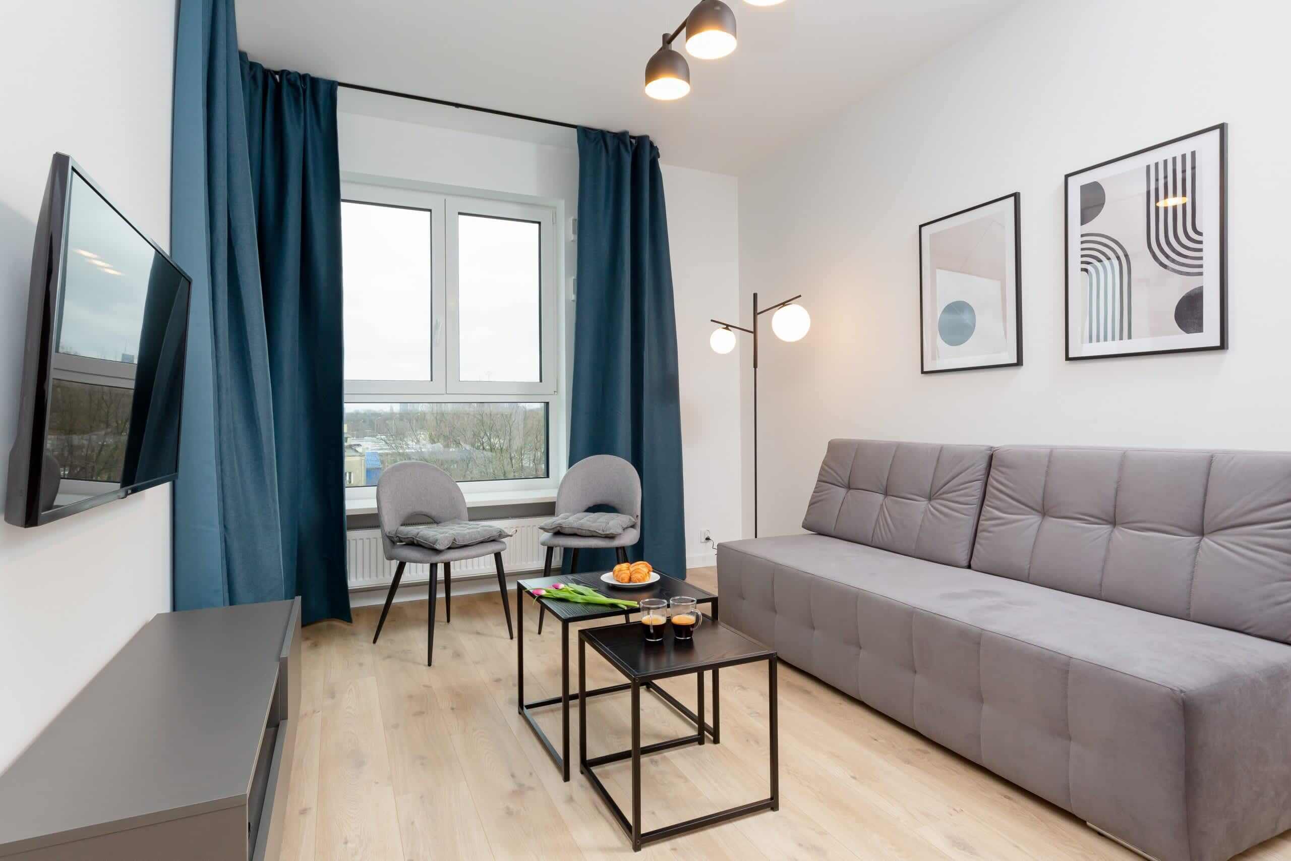 Flat-screen TV, Netflix, streaming services, offices