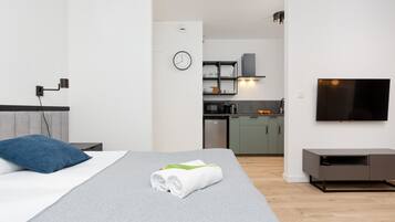 Iron/ironing board, WiFi, bed sheets