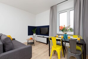TV - Powązkowska 40 | Warsaw |  Comfortable Apartment | Parking (Warszawa)