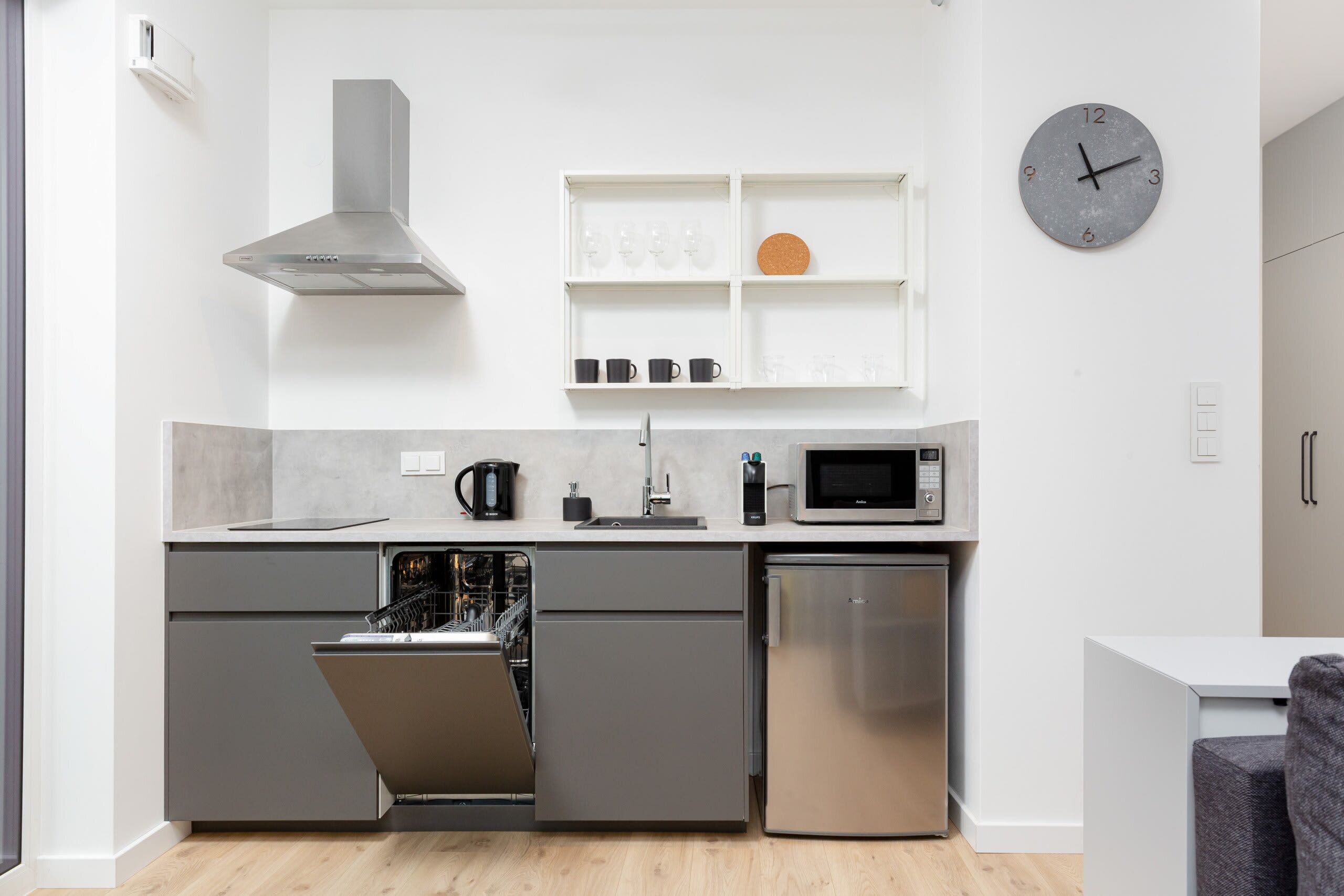 Fridge, microwave, stovetop, dishwasher