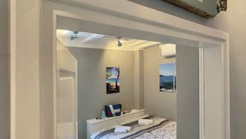 3 slaapkamers, een strijkplank/strijkijzer, gratis wifi, beddengoed