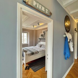 3 slaapkamers, een strijkplank/strijkijzer, gratis wifi, beddengoed