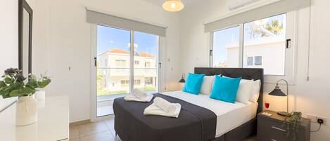 4 bedrooms, in-room safe, iron/ironing board, free WiFi