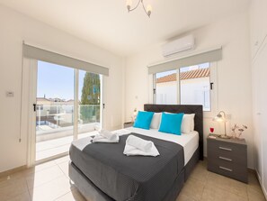 4 chambres, coffre-fort, fer et planche Ă repasser