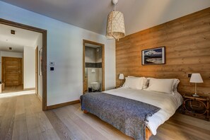 3 bedrooms, iron/ironing board, free WiFi, bed sheets - Spacious Apartment with Balconies beside Ski Lift (Chamonix-Mont-Blanc)