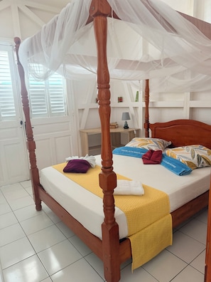 2 bedrooms, desk, free WiFi, bed sheets
