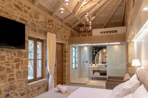 Suite estudio junior | Ropa de cama de alta calidad, camas con pillow-top y minibar 