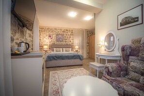 6 bedrooms, WiFi - Antique and lush building from 13th of centuries (Котор)