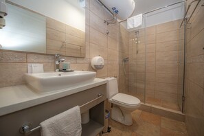 Shower - Antique and lush building from 13th of centuries (Котор)