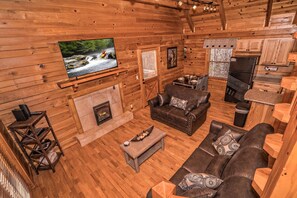 TV, fireplace, table football - Yogi's Layer, Serene Location w/ WIFI, Foosball, $560 In tickets each paid day (Gatlinburg)