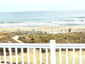 On the beach - Beautiful, oceanfront 5 bedroom townhome! (Ocean City)