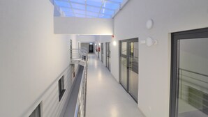 A modern interior with a glass ceiling, a central corridor, and a staircase. - B&B Boutique Eluize Dubrovnik (Dubrovnik)