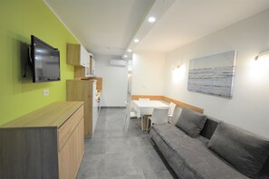 Matelas mémoire de forme, coffres-forts dans les chambres, bureau