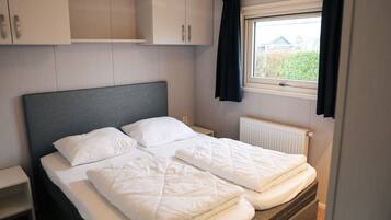 3 bedrooms, travel cot, free WiFi, bed sheets