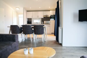 Interior - Chalet (J09) on cozy family campsite by the sea (Kamperland)