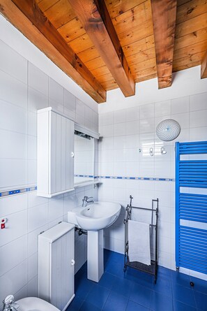 Douche, serviettes fournies