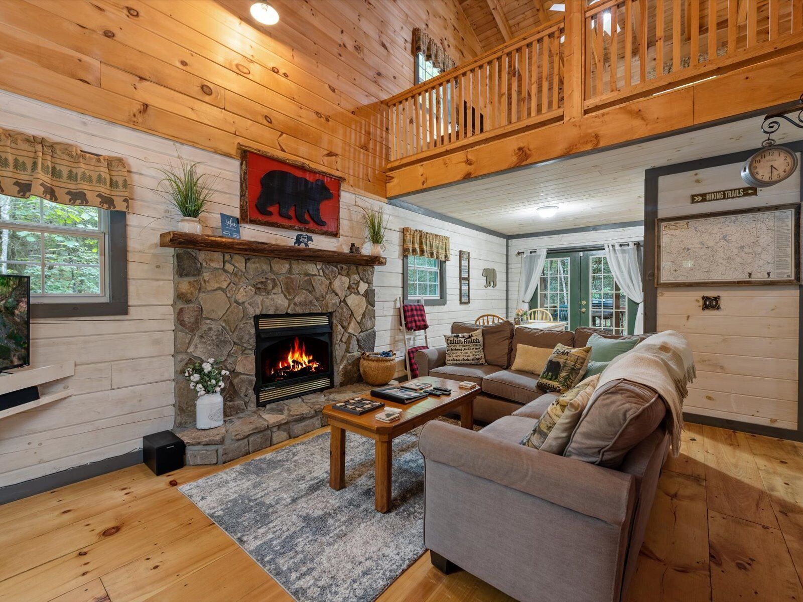 TV, fireplace