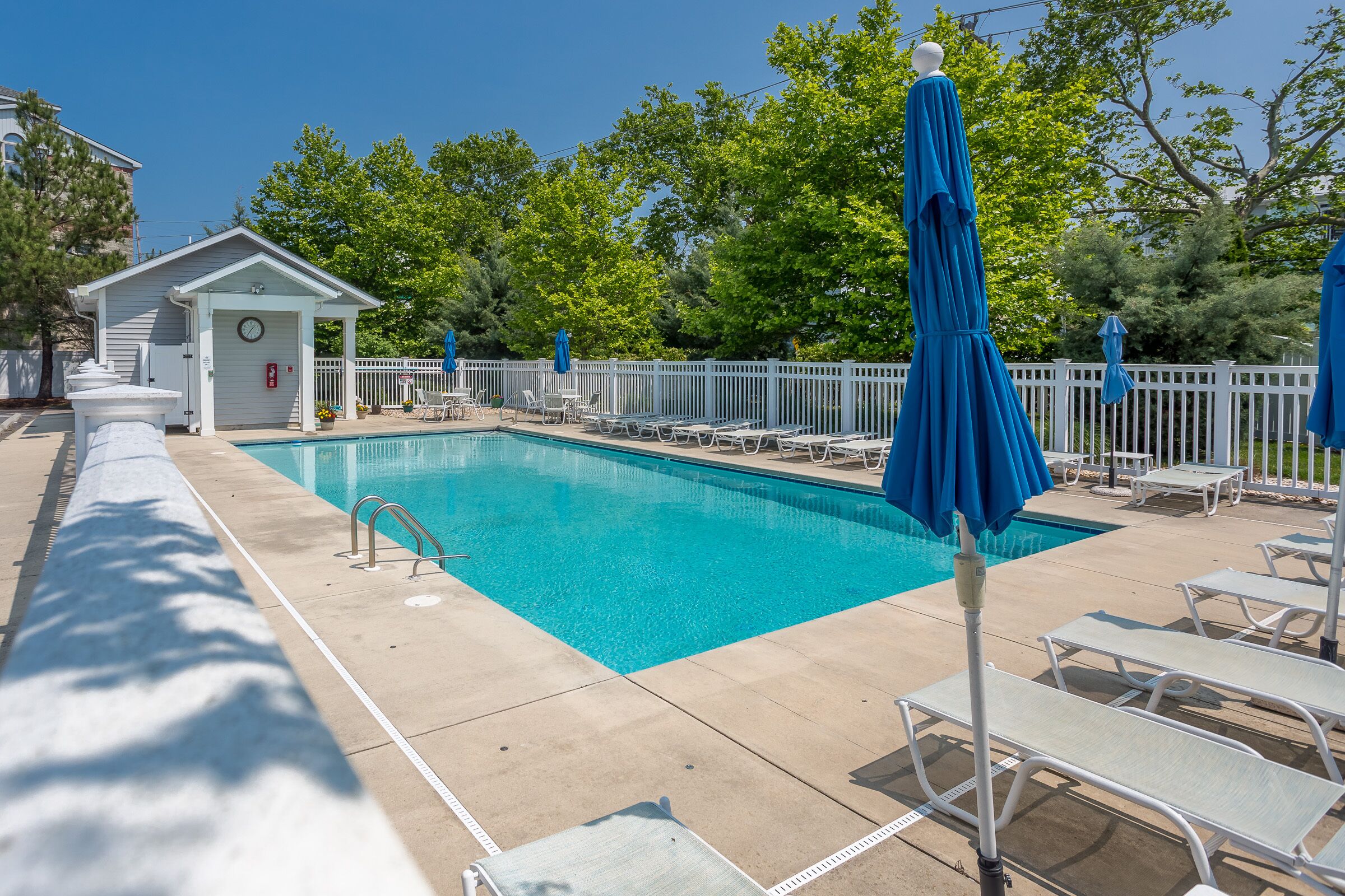 Meticulous Rehoboth Beach Townhouse Sleeps 10 Pool Parking