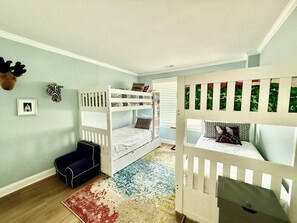 3 bedrooms, iron/ironing board, free WiFi
