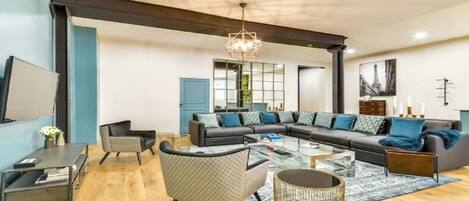 تلفزيون ذكي، كرة قدم الطاولة، تنس طاولة، كُتُب