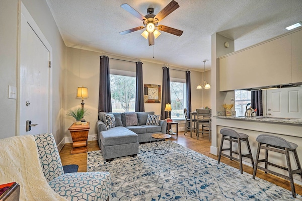 Texarkana Vacation Rental | 2BR | 1BA | 1,000 Sq Ft | Steps Required