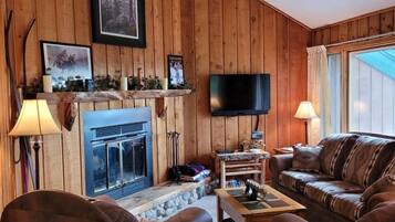 Townhome, 2 Bedrooms | Living room