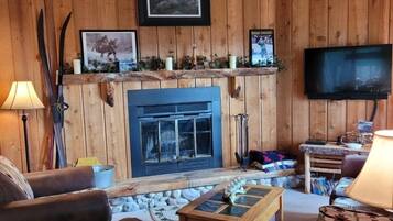 Townhome, 2 Bedrooms | Living room