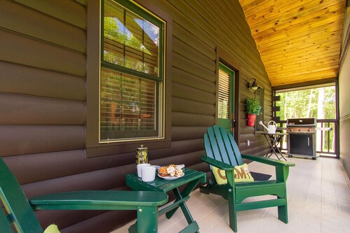 Cozy 2-Bedroom Cabin - 10 Minutes to Camden!