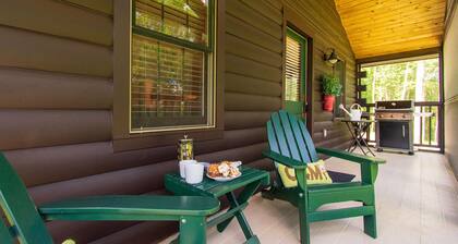 Cozy 2-Bedroom Cabin - 10 Minutes to Camden!
