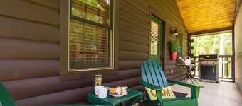 Cozy 2-Bedroom Cabin - 10 Minutes to Camden!