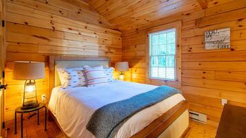 2 bedrooms, iron/ironing board, free WiFi