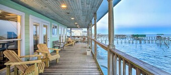 Private Dock & Pool: Luxe NOLA Group Getaway!