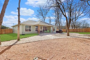 Exterior - Mint Julep!  Minutes from Tubing and Canyon Lake! (Canyon Lake)