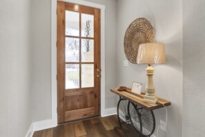 Interior - Tequila Mockingbird.  Close to River and Canyon Lake! (Canyon Lake)