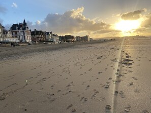 Beach nearby - Charming Valentine fisherman's cottage, town center, close to train station and beach (Trouville-sur-Mer)