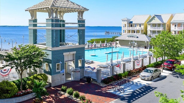 A resort with a swimming pool, a gazebo, and a view of the ocean. - Beautiful 3 BR 2 BA Unit in Amenity Filled Sunset Island (Ocean City)