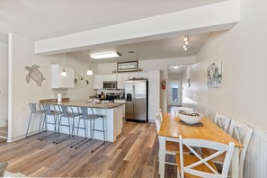 Fridge, microwave, oven, stovetop - Pet-Friendly Townhome w/ Fenced Patio, Pool & Near Beach (Corpus Christi)