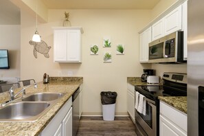 Geladeira, micro-ondas, fogão, cooktop