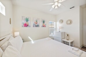 3 habitaciones, tabla de planchar con plancha, wifi y ropa de cama 