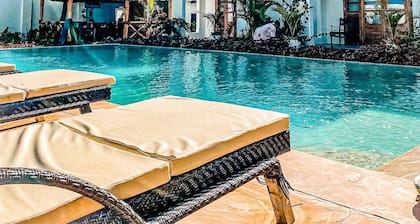 Private boutique hotel - few steps from the beach!