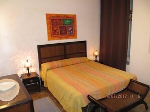 2 Schlafzimmer, Bügeleisen/Bügelbrett