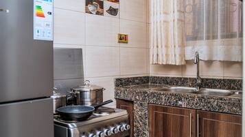 Peti sejuk, ketuhar gelombang mikro, ketuhar, dapur