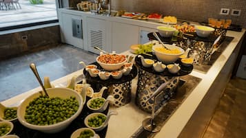 Colazione a buffet, servita tutte le mattine (700 INR a persona)