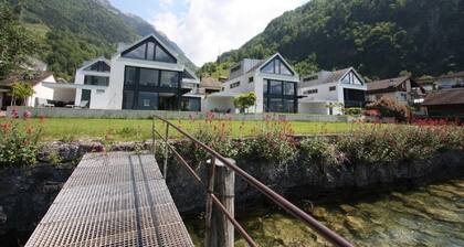 Ferienhaus Sisikon für 1 - 8 Personen mit 4 Schlafzimmern - alleinstehendes Ferienhaus