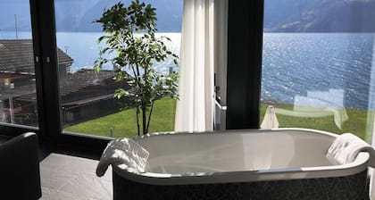 Ferienhaus Sisikon für 1 - 8 Personen mit 4 Schlafzimmern - alleinstehendes Ferienhaus