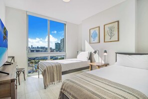 2 habitaciones, tabla de planchar con plancha, cuna de viaje y wifi 