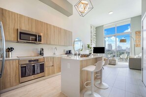 Fridge, microwave, oven, stovetop - One Bedroom Condo King Bed With City Views (Miami)