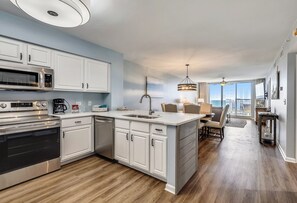 Full-size fridge, microwave, oven, stovetop
