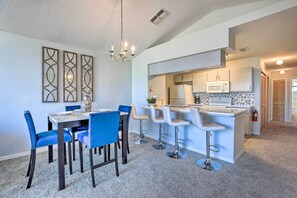 Dining - < 8 Mi to Disney: Getaway w/ Deck in Kissimmee! (Kissimmee)