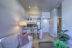 TV - San Marcos Apartment w/ Off-Street Parking! (San Marcos)